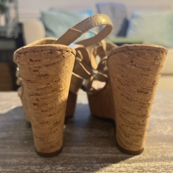 Born Crown brand, size 9 wedge sandal - Picture 9 of 12